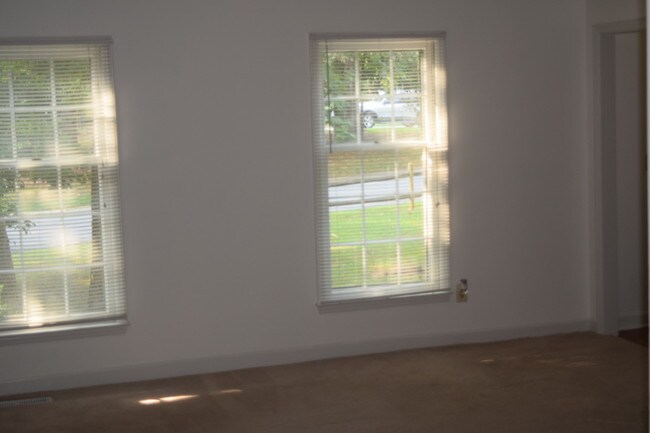Building Photo - 418 Kingsley Dr