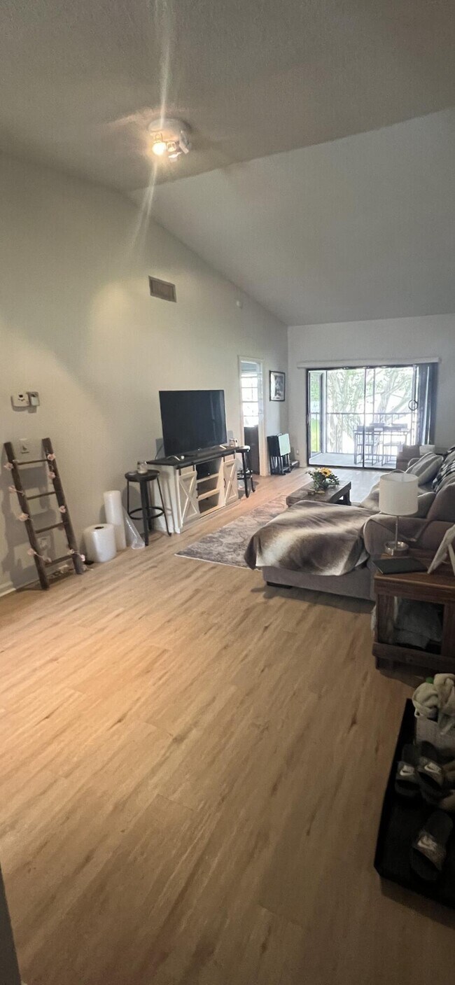 Building Photo - 2950 Olivewood Terrace