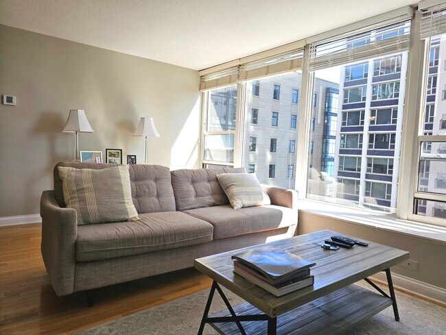 Foto del edificio - 1313 N Ritchie Ct