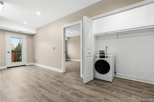 Building Photo - Brand new Rochester apartment close to downtown