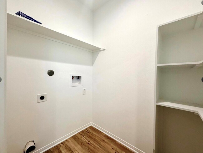 Foto del edificio - 502 N Ross Sterling