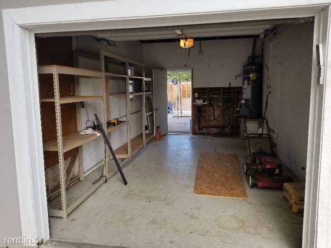 Building Photo - 2 br, 1 bath House - 910 S Liberty St