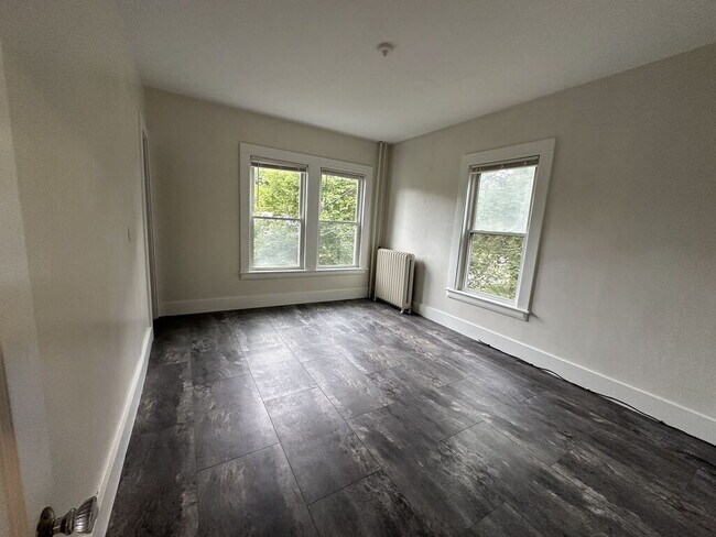 Building Photo - Newly Remodeled 1-BR Apartment with Off-Street Parking & Extra Storage!