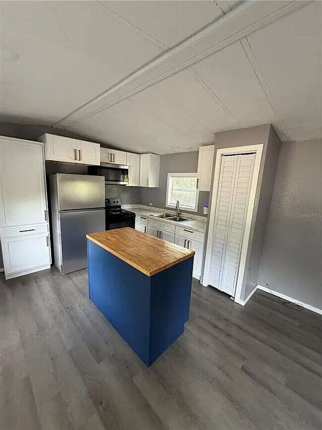 Foto del edificio - Fully renovated 2 bed/1 bath. No water/sewer bill!