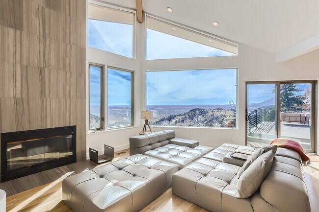 Building Photo - Stunning Views 2 BDR Home in Foothills