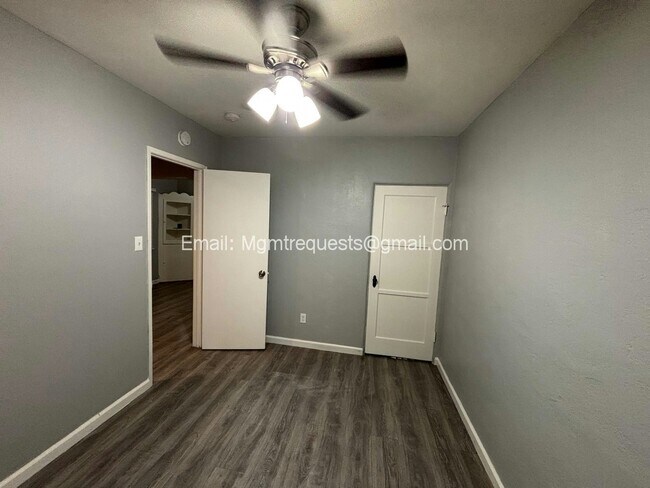 Foto del edificio - 4228 Tenth St
