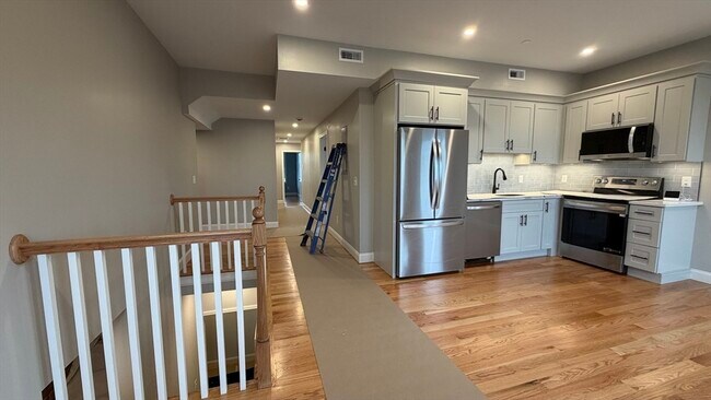 Building Photo - 663 Columbia Rd