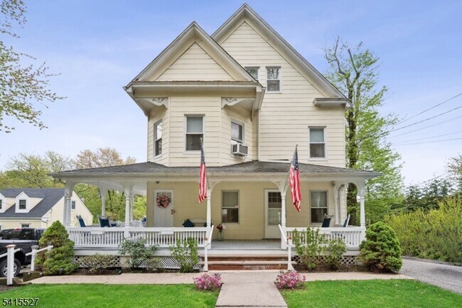 Foto del edificio - 196 Mt Kemble Ave