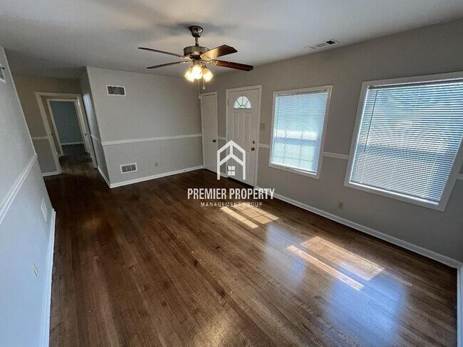 Building Photo - 3724 Elm Park Rd