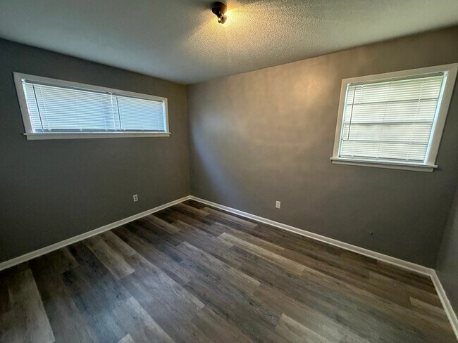 Foto del edificio - 2205 Pearson Ave