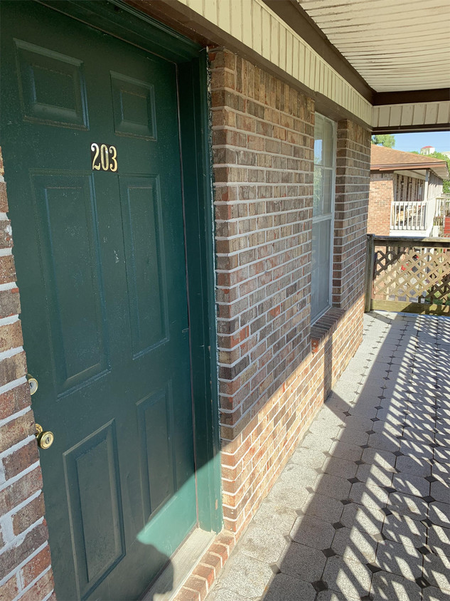 Primary Photo - 1303 Lakewood Rd