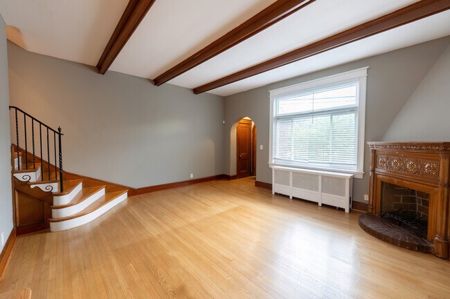 Building Photo - 317 Ingraham St NW