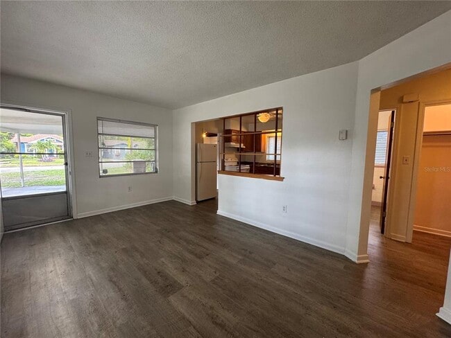 Building Photo - 1307 N Fern Creek Ave
