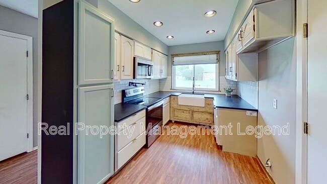 Foto del edificio - 3740 Racquet Ct