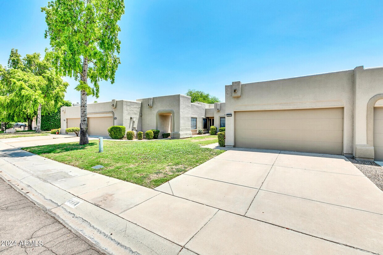 Primary Photo - 8889 E Meadow Hill Dr