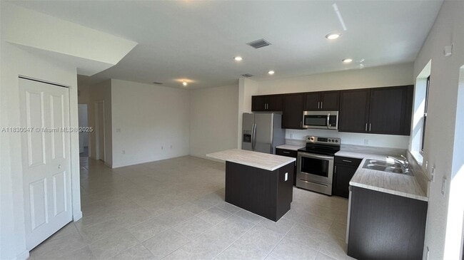 Foto del edificio - 20675 NE 7th Pl