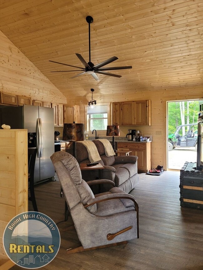 Building Photo - Two Bedroom Cabin in Tennessee