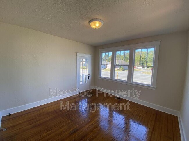 Building Photo - 110 Chatham Heights Rd