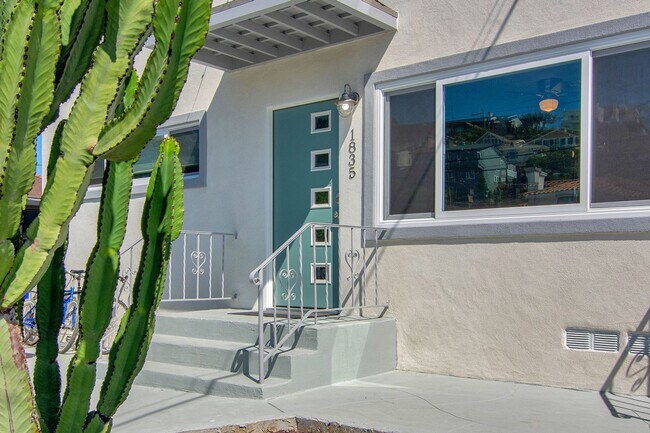 Foto del edificio - Cozy remodeled 2 beds 1 bath apt in Point Loma