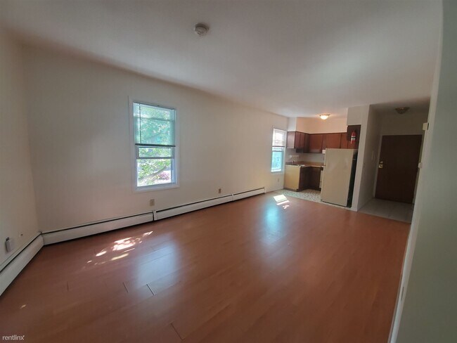 Building Photo - Studio, 1 bath  - 249 Humphrey St Apt 1 Apt 1