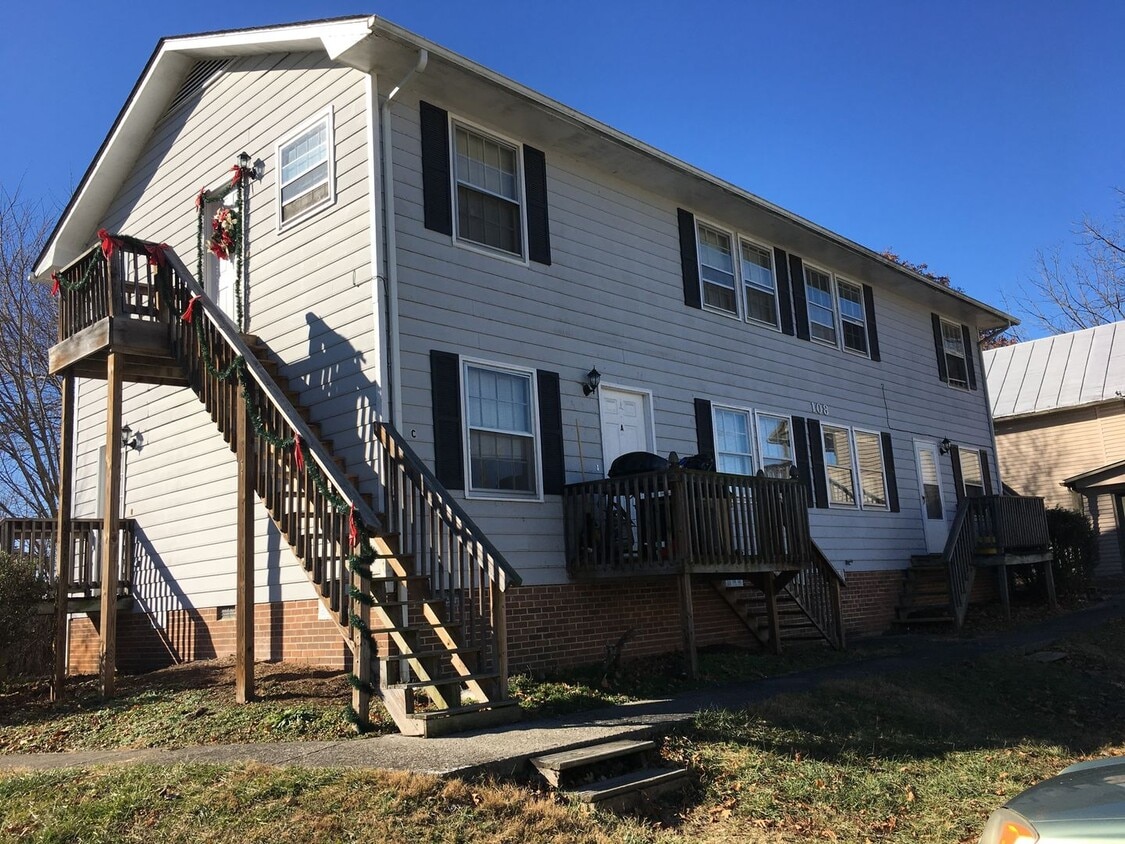 Radford, 2BR / 1 BA, Available July 14th - Radford, 2BR / 1 BA, Available July 14th