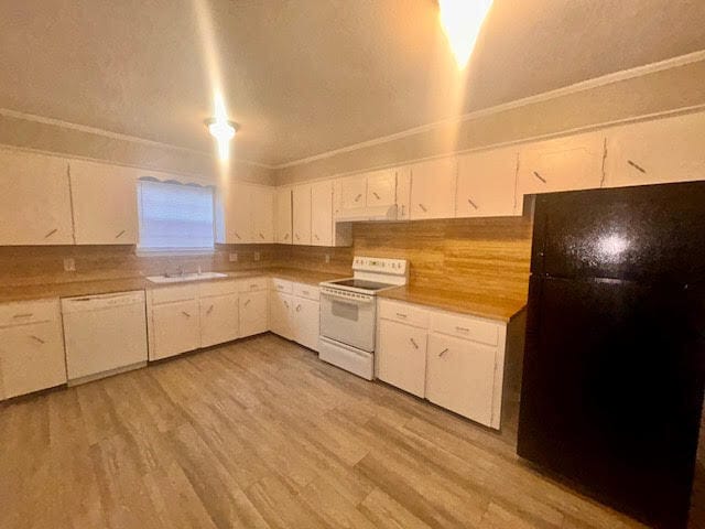 Building Photo - 5805 Woodview Dr N