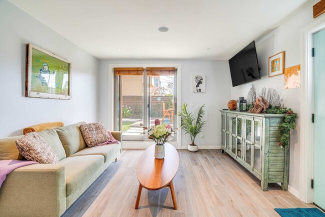 Building Photo - 211 Genebern Way