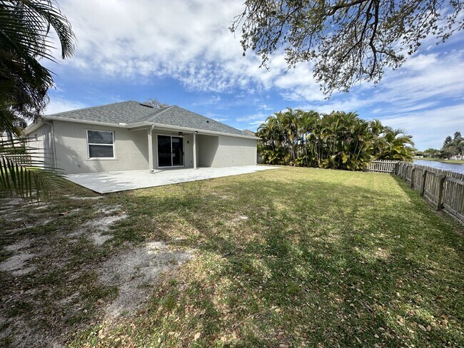 Foto del edificio - Spacious 4-Bedroom Home in Melbourne, FL w...