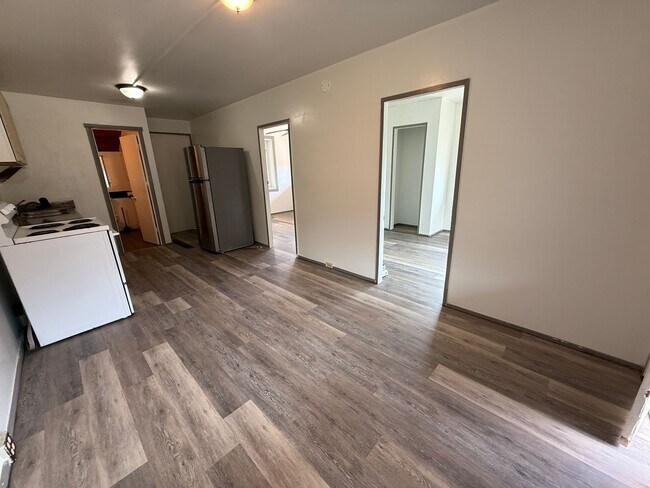 Foto del edificio - Remodeled 2 Bedroom Duplex Home