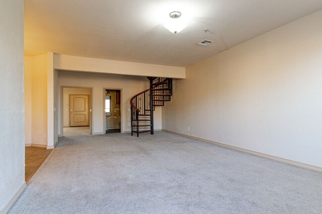 Building Photo - Spacious 2-Story Condo with Pool: Your Ide...