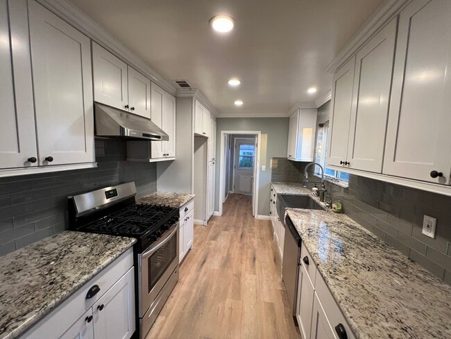 Foto del edificio - 576 Geneva Ave