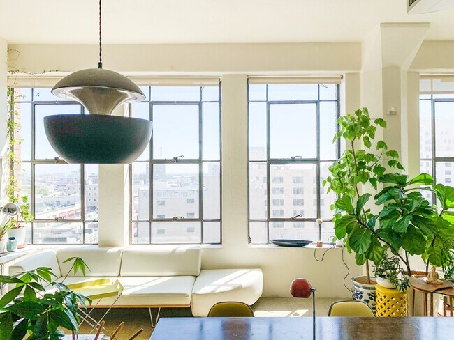 Foto del edificio - 315 E 8th St