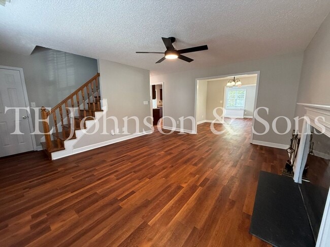 Foto del edificio - Spacious 3 Bedroom Home with Primary Suite on Main Level in Camden Forest