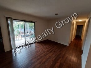 Building Photo - 721 Deerwood St