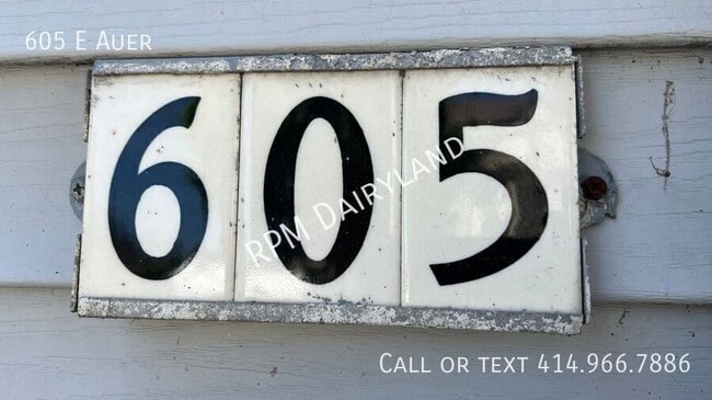 Building Photo - 605 E Auer-