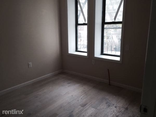 Building Photo - 575 Riverdale Ave