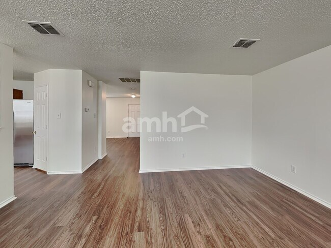 Foto del edificio - 3017 Dusty Ridge Dr