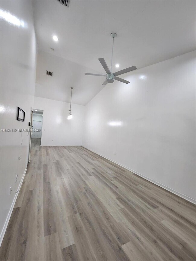 Foto del edificio - 1213 NE 32nd Ave