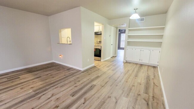 Building Photo - 4500 Sherwood Ln