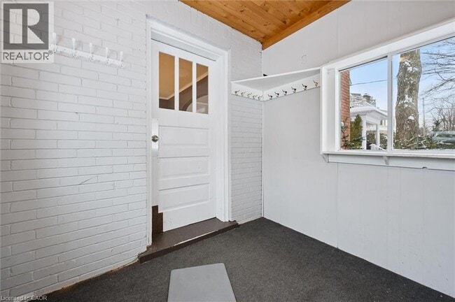 Building Photo - 70 George St