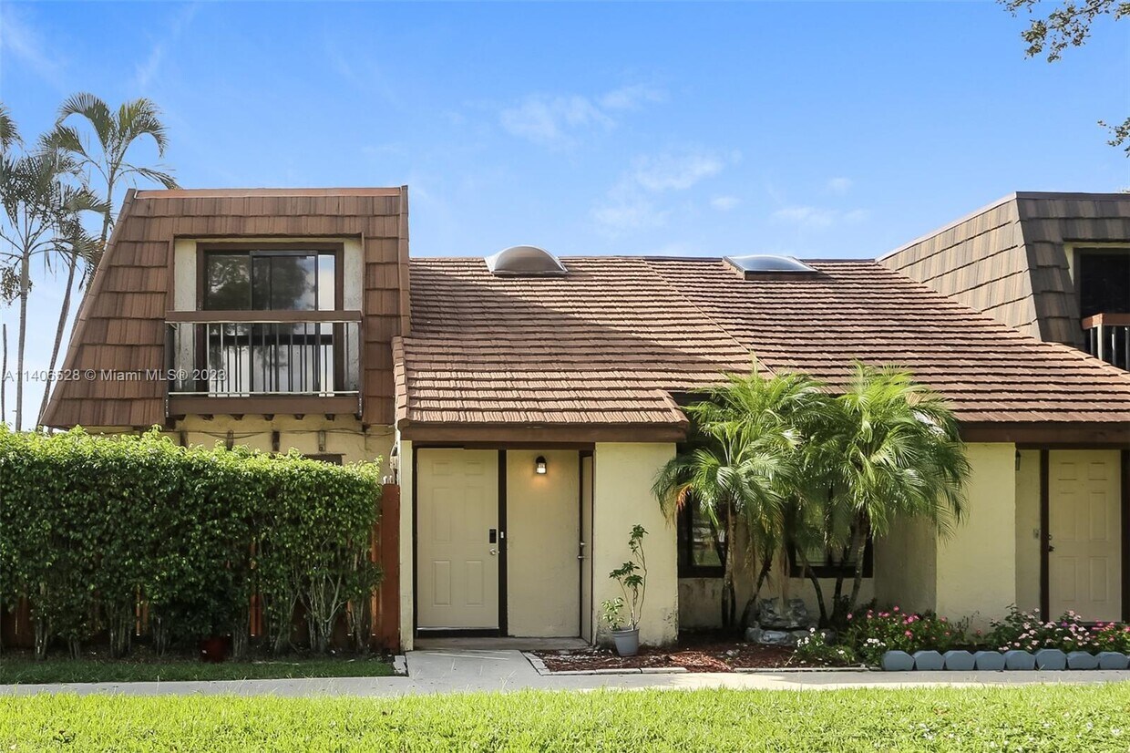 Primary Photo - 4020 Palm Bay Cir
