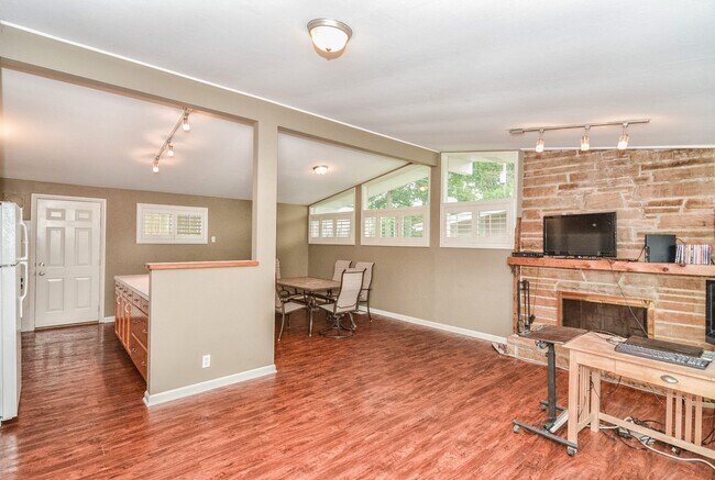 Building Photo - 1001 Coffey Ct