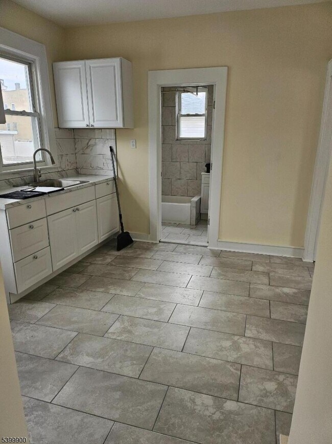 Building Photo - 88 Elizabeth St