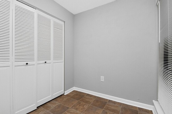 Building Photo - 4804 Spring Lake Dr