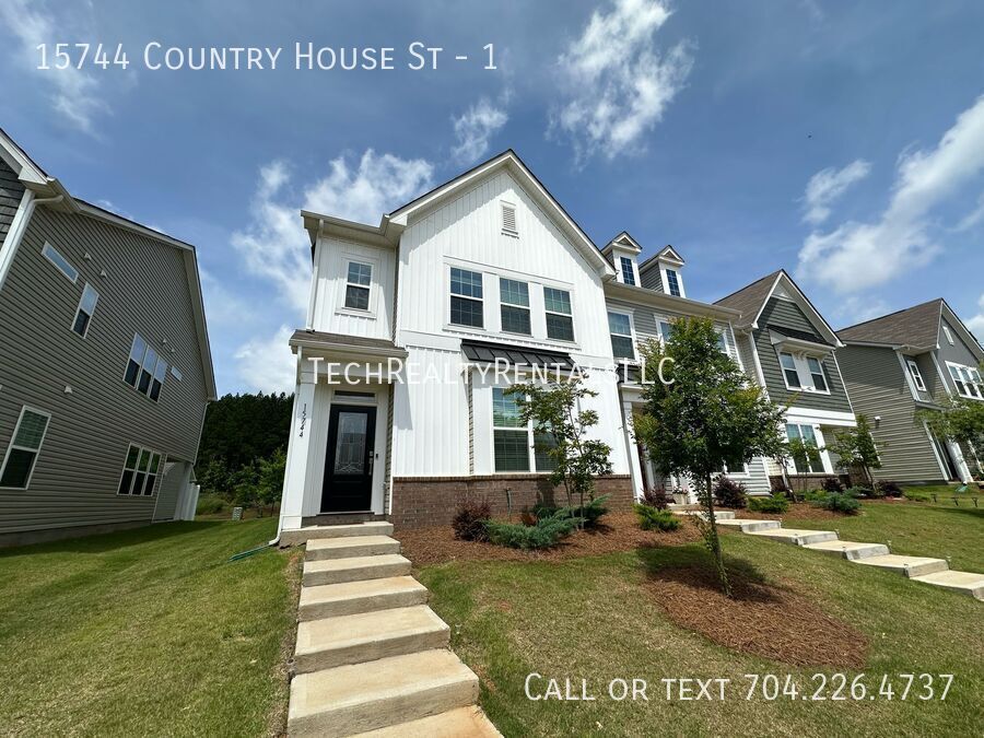 Building Photo - 15744 Country House St