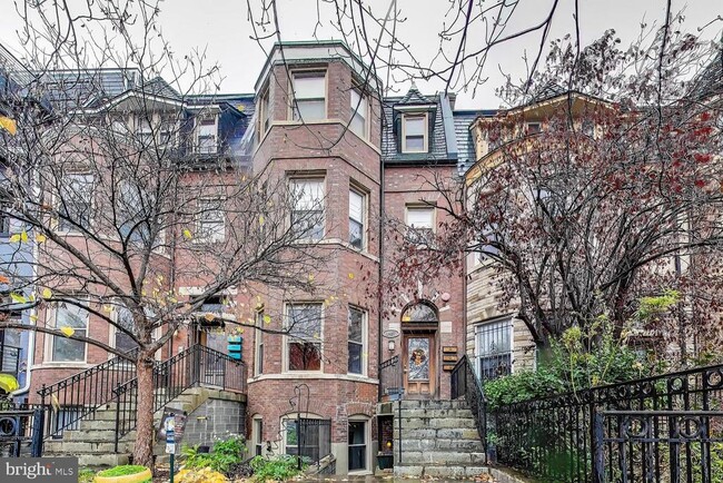 Building Photo - 1427 Clifton St NW