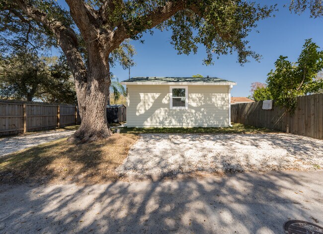 Foto del edificio - 4825 5th St N