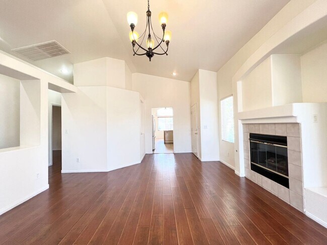 Foto del edificio - Nice corner lot single story house