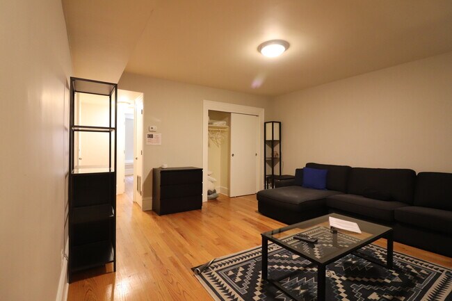 Foto del edificio - 1463 Beacon St