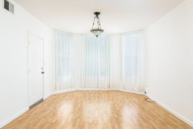 Foto del edificio - 3830 Clarke St